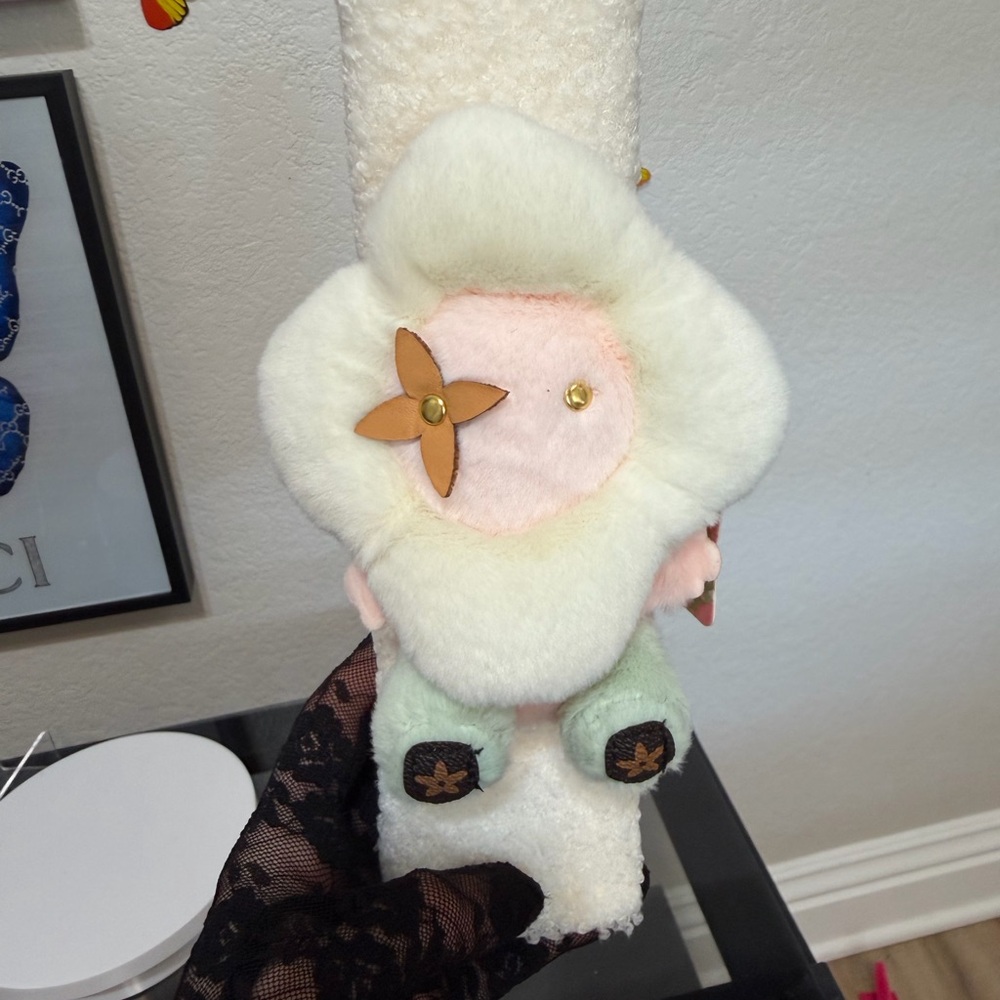 Cute Plush Flower Decor Seat Belt Cover new - Picture 2 of 5